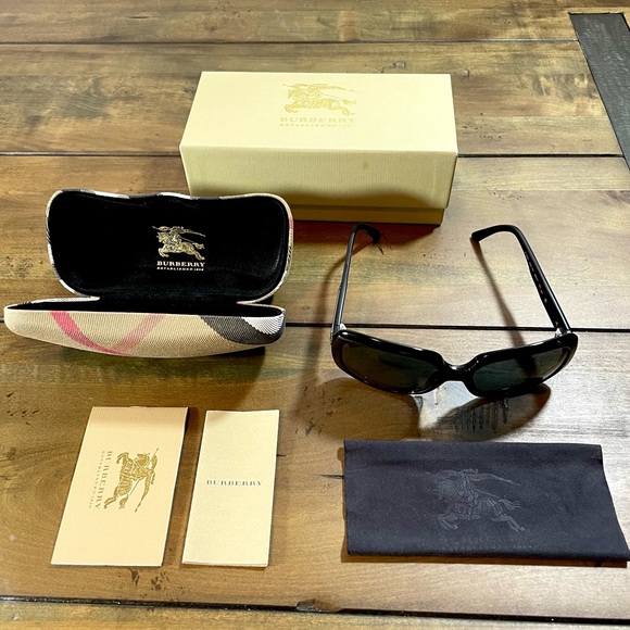 Burberry Sunglasses B 4051 - Picture 12 of 14